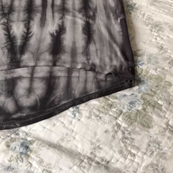 Roxy tie dye tee like new never worn size large - Picture 2 of 4